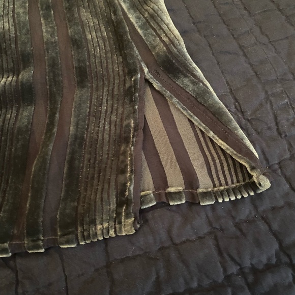 Express Velvet Pee-k-boo Blouse - Picture 7 of 8